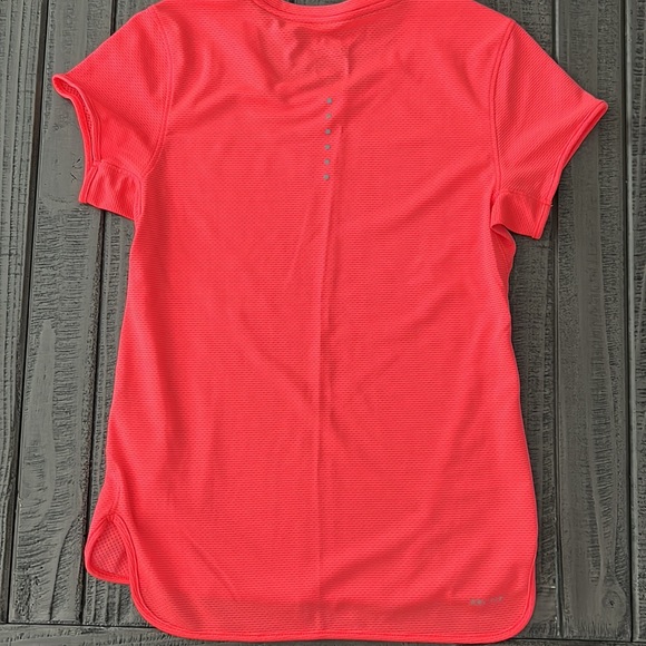 Nike reflective dri fit running shirt - Picture 5 of 7